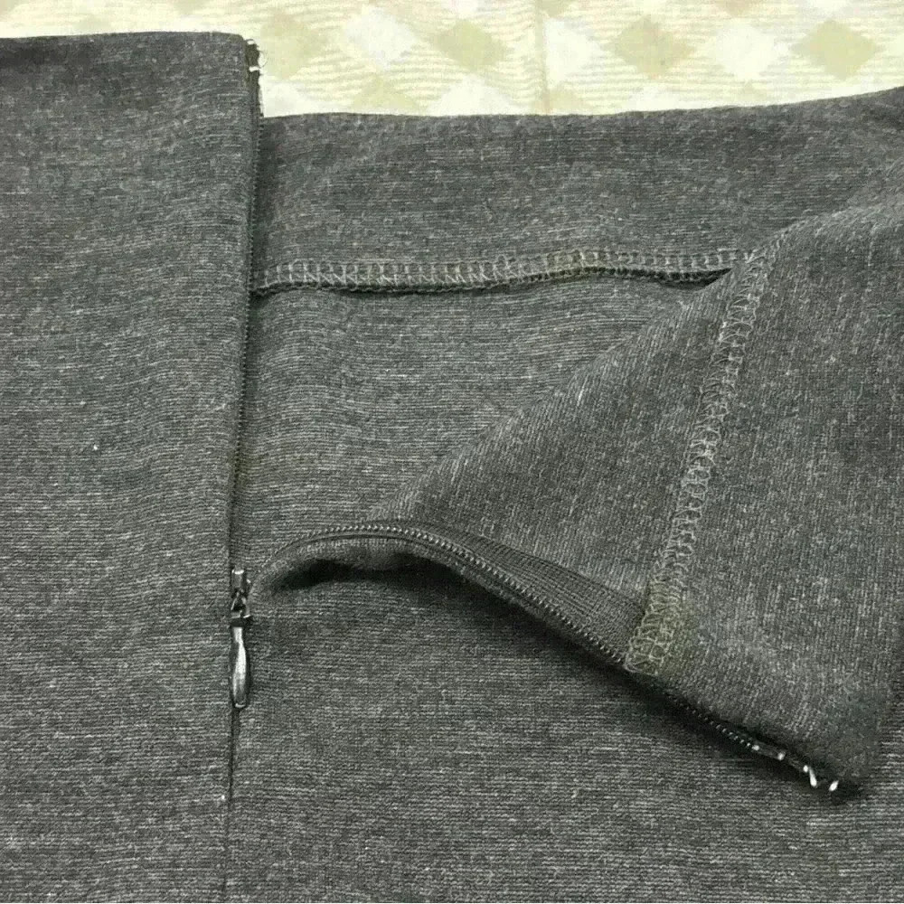 Barney’s New York Co-Op Gray Ruffle Bottom Mini Skirt Size Large - Picture 6 of 9